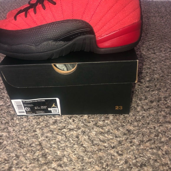 Jordan Retro 12 Reverse Flu Game Varsity Red/Black - Picture 5 of 5